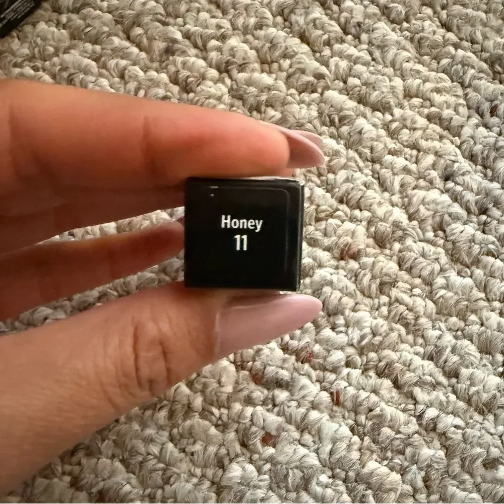 NEW Bobbi Brown Intensive Skin Serum Concealer, Full Size-Honey 11